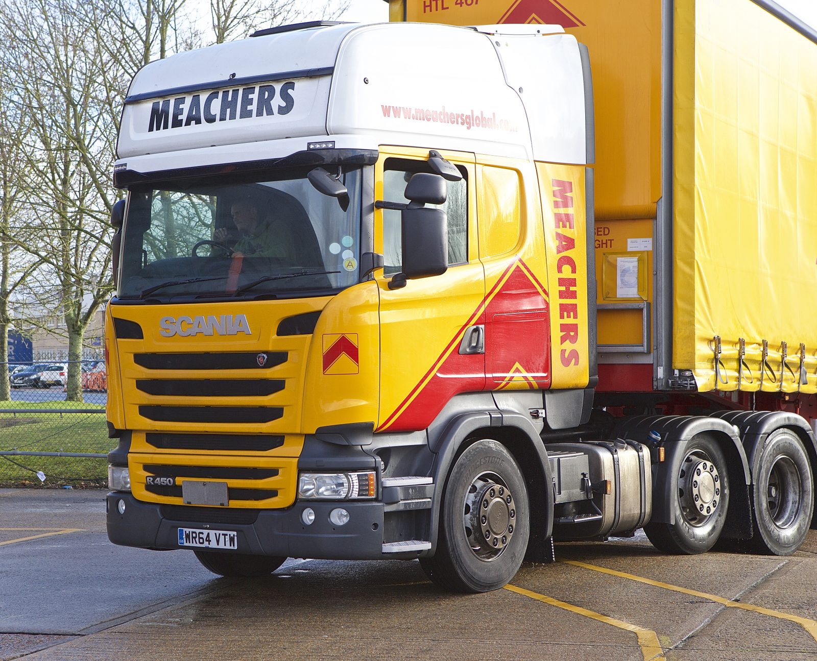 Meachers Global Logistics lorry transporting palletts